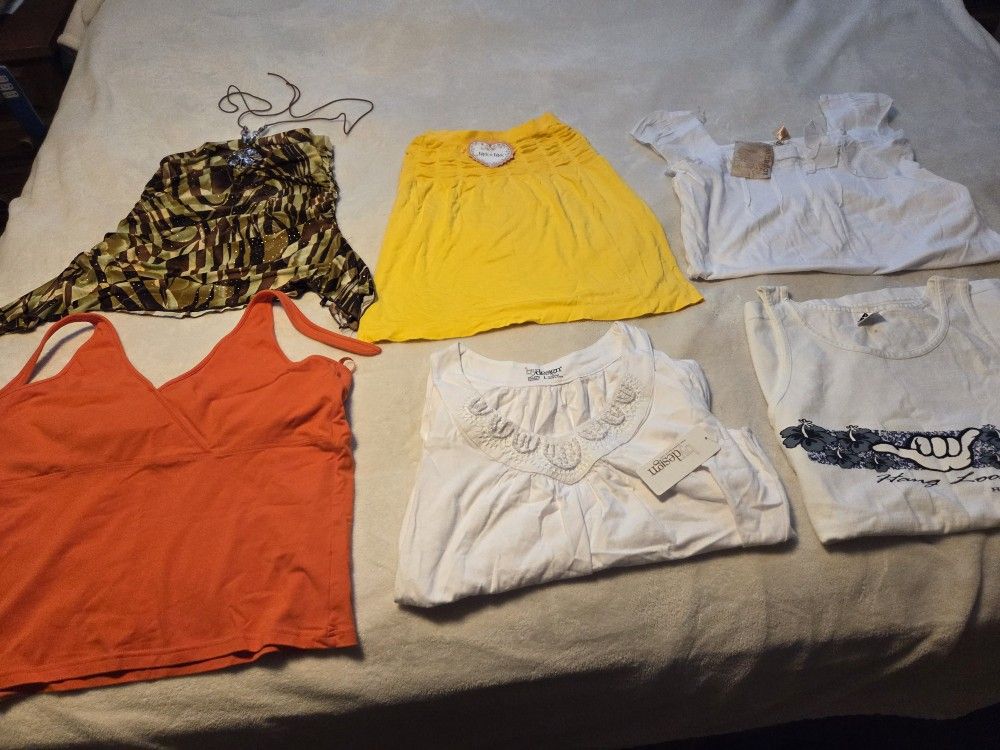 Women's tops Total of 6 -5 large and 1 extra large