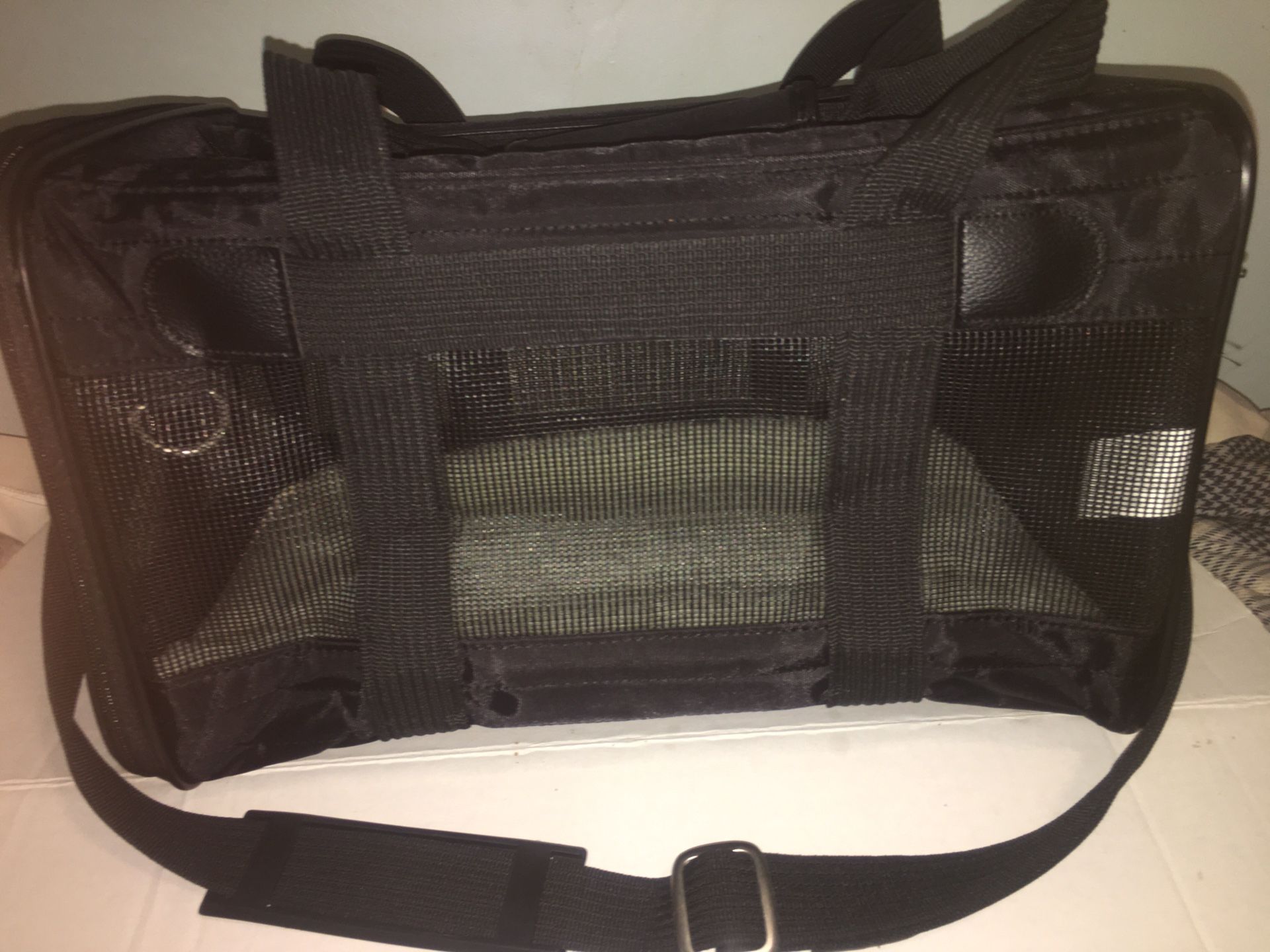 Brand New Sherpa Delux Pet Carrier 