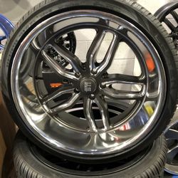 US MAG WHEELS 22 INCH STAGGER. 22x10.5. 22x9