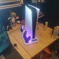 Ps5. Onn Monitor. 3 Controllers 