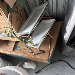 Plate decor with plates $10 i Have about 6 of them $10 each includes plates