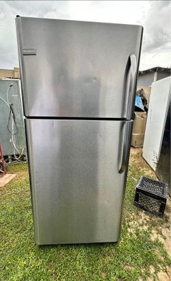 FRIGIDAIRE REFRIGERATOR