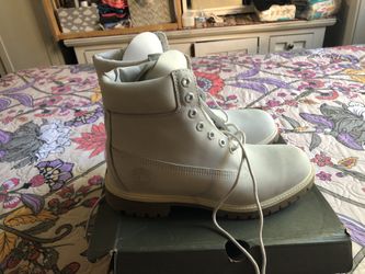 Timberland boots new size 9.