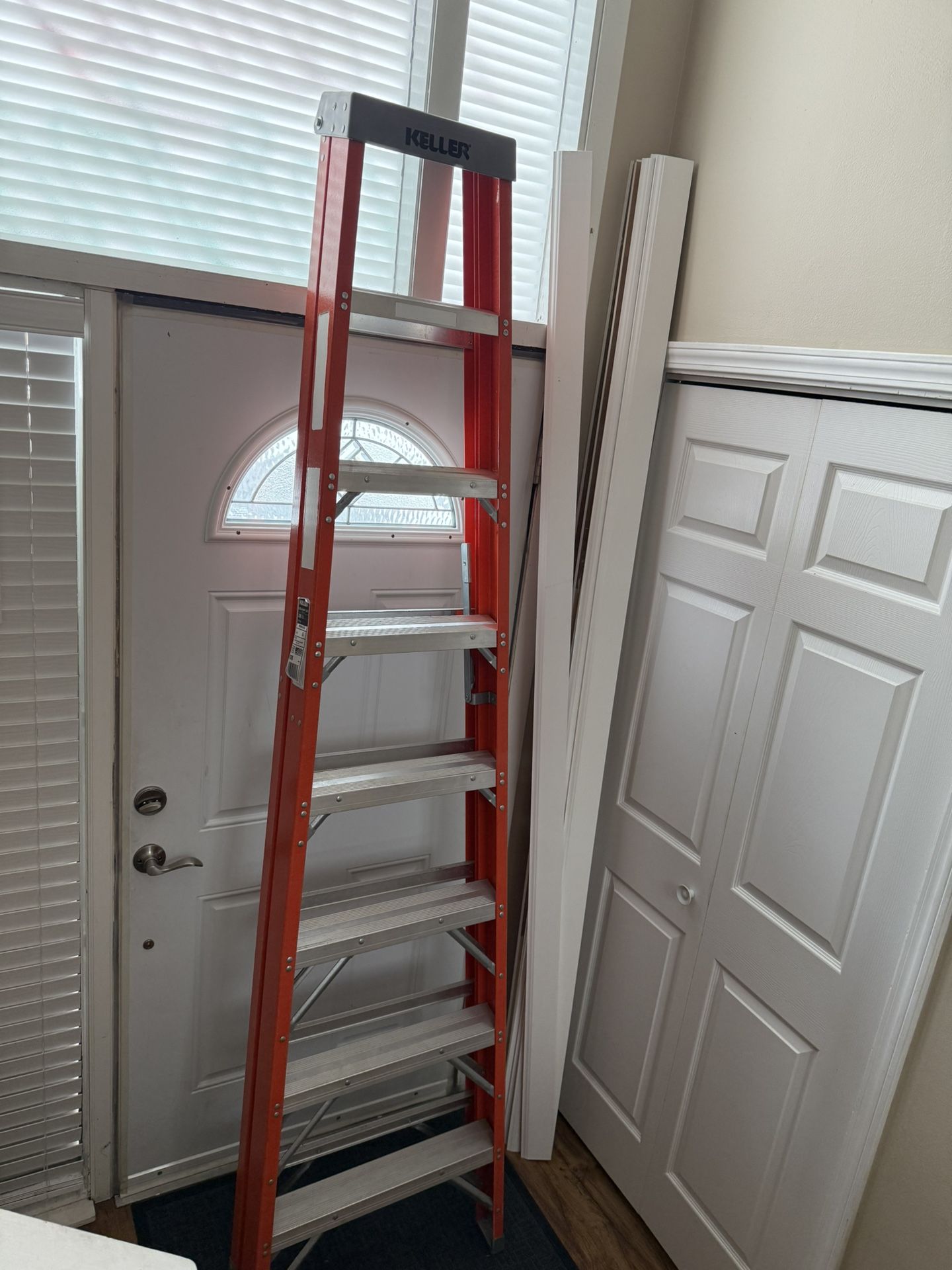8’ Fiberglass Step Ladder 