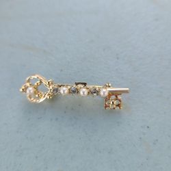 Vintage Gold Tone Skeleton Key Brooch Pin Faux Pearl Rhinestone 1 7/8" Long