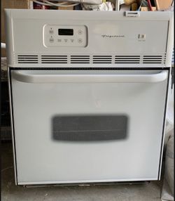 Open Box Electric Frigidaire Oven . 24w /29.5 H 25D