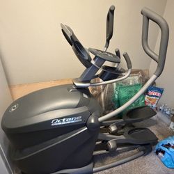 Octane Elliptical Q37 CE Deluxe 