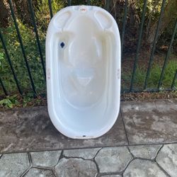 Primo Two Stage Bathtub For Infant/toddler