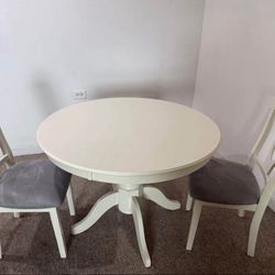 White table and 4 chairs 