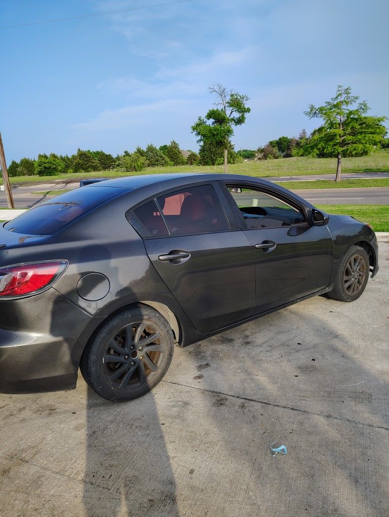 Mazda 3. 2012