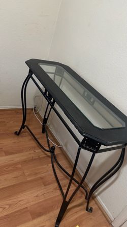 Entry way table