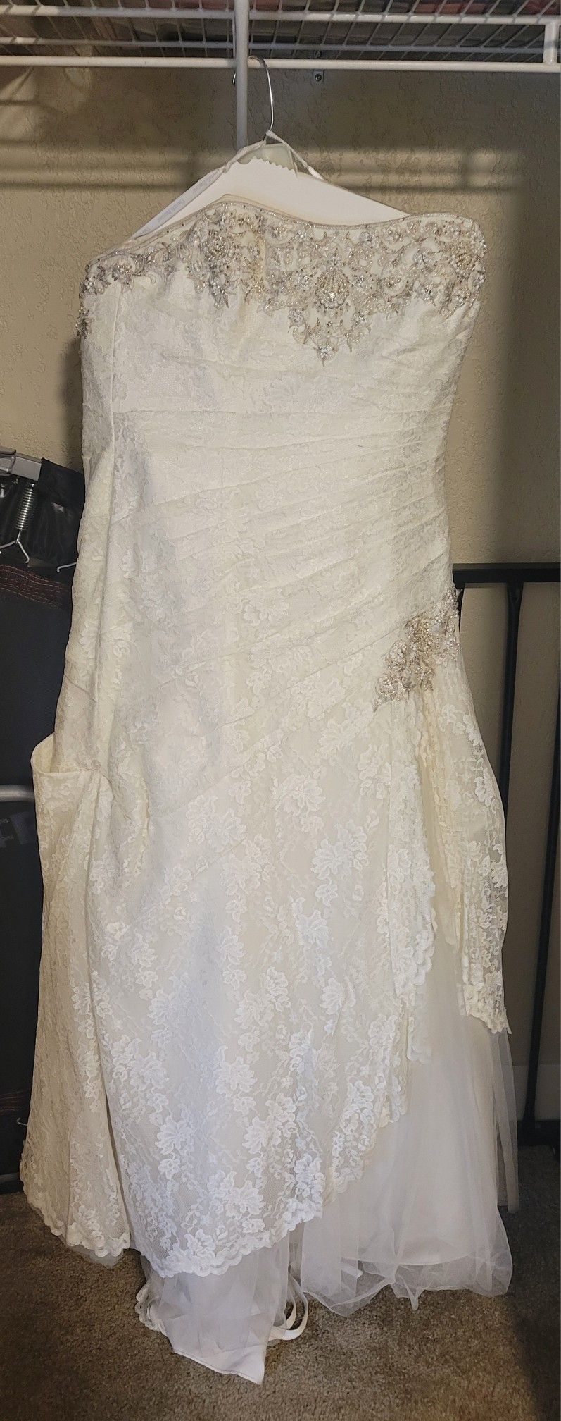 Size 14 A Line Lace Wedding Dress With Veil