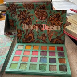 Paisley Passion 24 Color Eyeshadow 