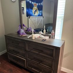 Bedroom drawer with mirror
