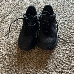 black giannis antetokuonmpo basketball shoes