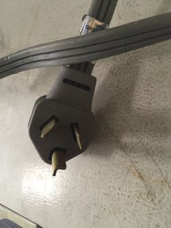 Three prong power supply. 220v