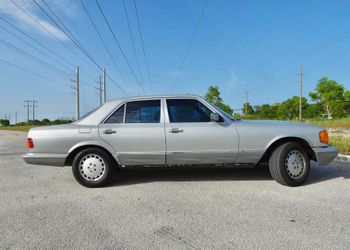 1985 Mercedes-Benz 300-Series