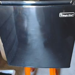 Mini Fridge Working Well Good Condition 