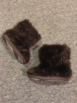 Brown fur toddler boots size 8