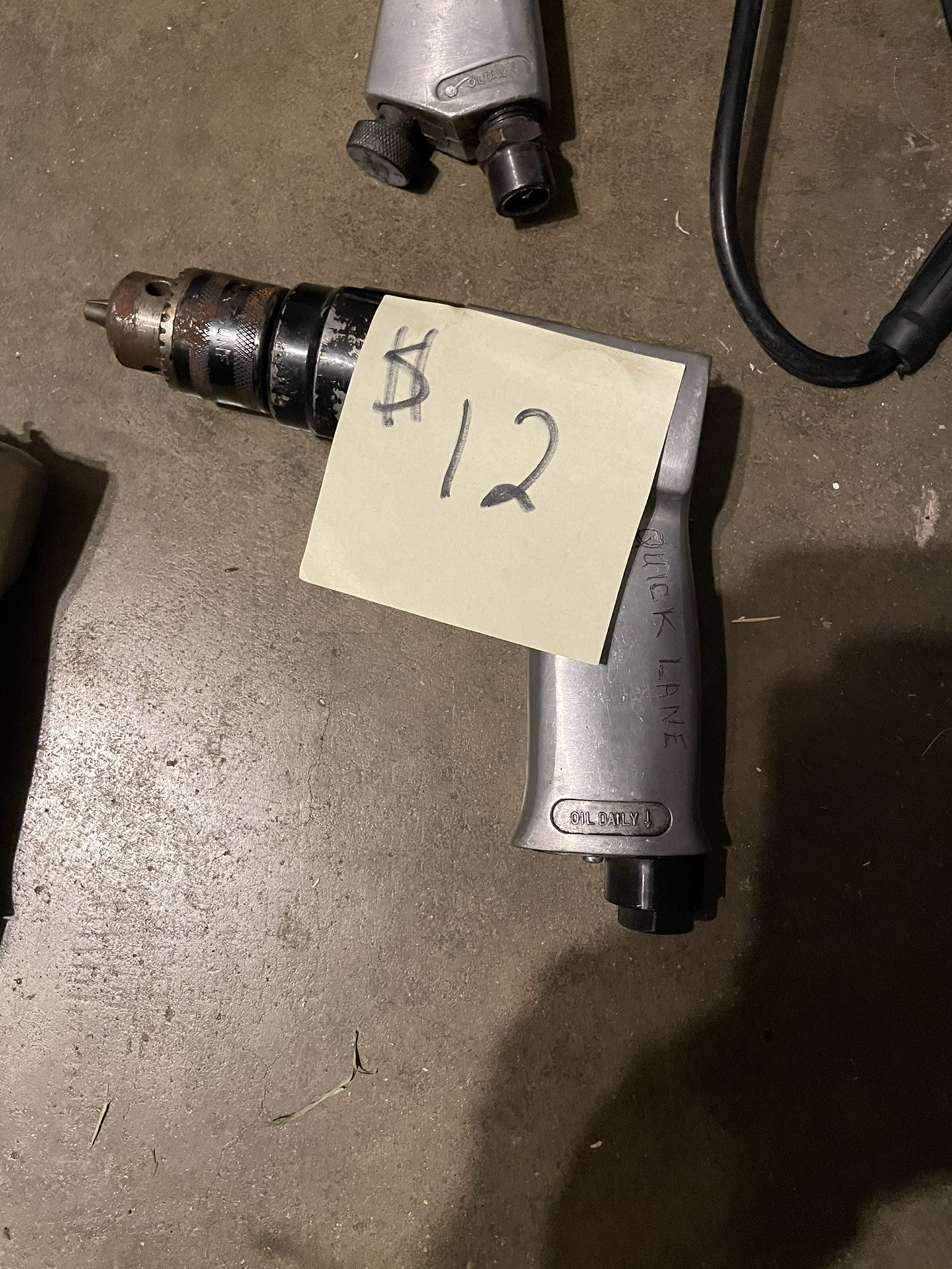  Central pneumatic Reversible air drill