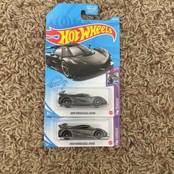 2 Hot Wheels