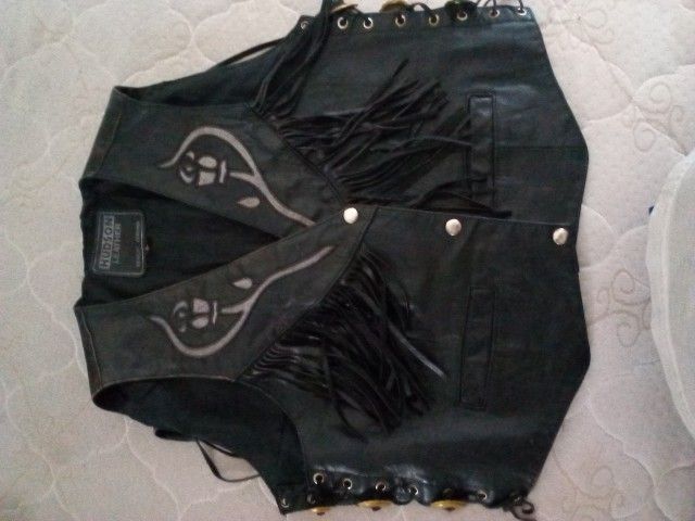 Vintage '90s Woman's Fringe Leather Vest /Cut Out Roses