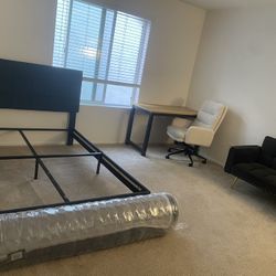 Furnished BIG Private Bedroom for lady，shared bath(Utilities included) (eastvale)