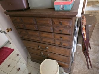 Getting rid of furniture need gone today!!!