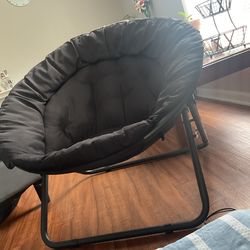 Saucer chair
