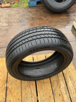 (225/45/17) Tire