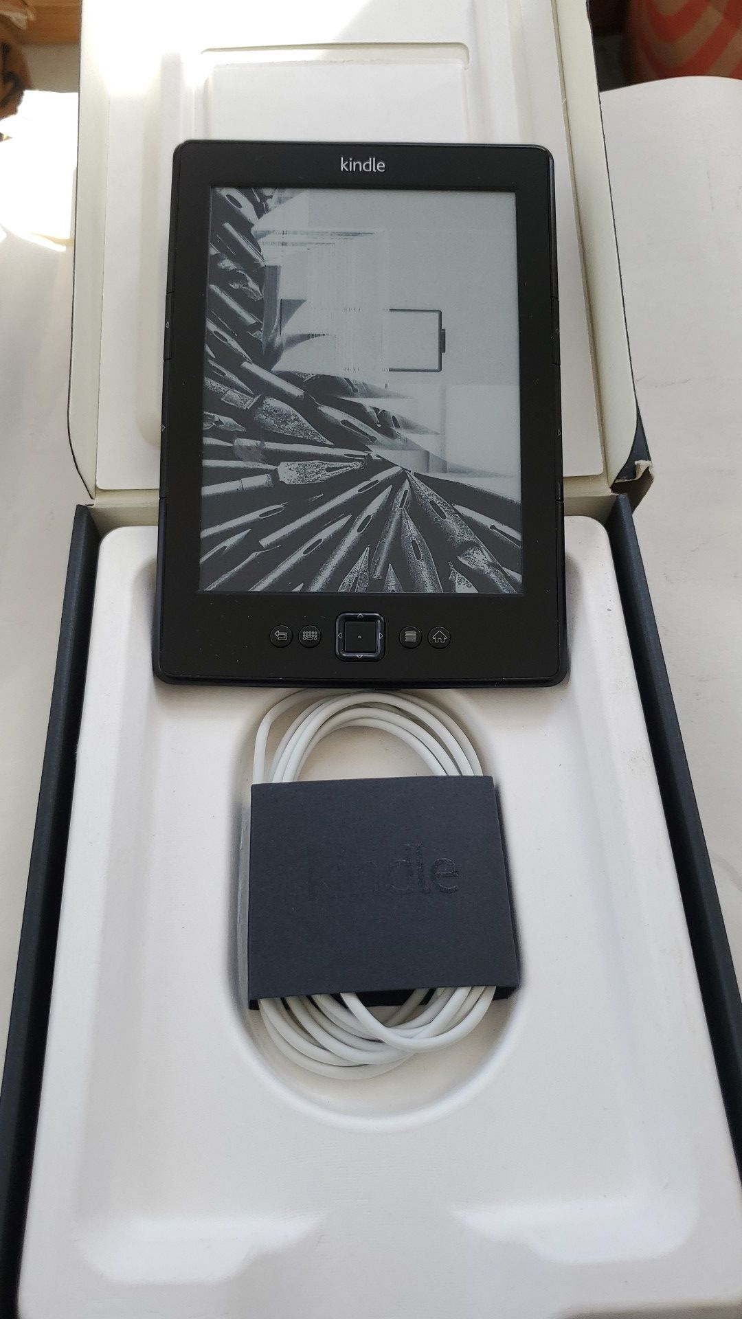 Amazon Kindle D01100 - Broken Screen