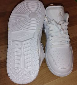 WOMENS JORDAN 1s
