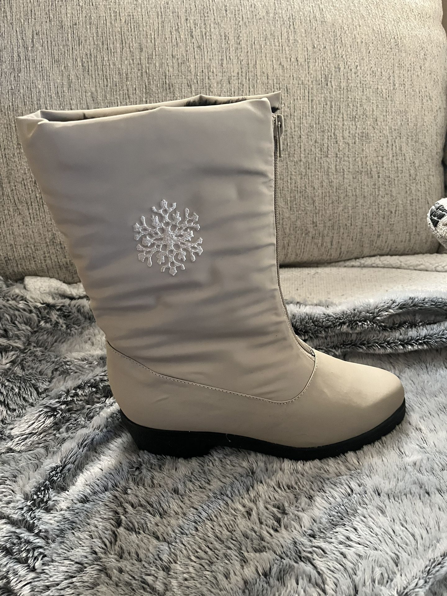 Womens Snow Boots Size 8