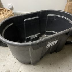 Rubbermaid 100 Gallon stock tank