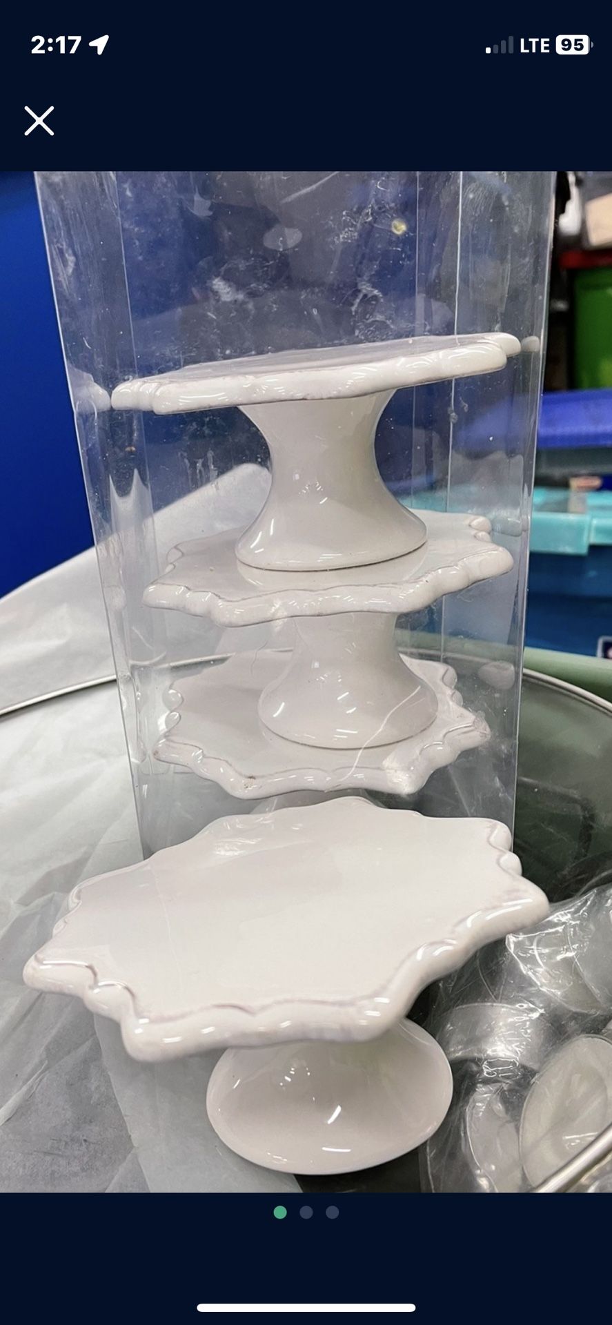 CAKE OR PIE DISPLAY HOLDERS 3 LEFT