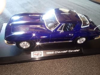Maisto 1965 Chevrolet Corvette Die-Cast Model