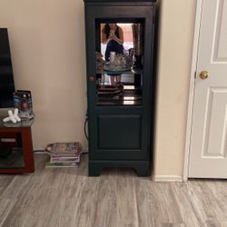 Small Hutch