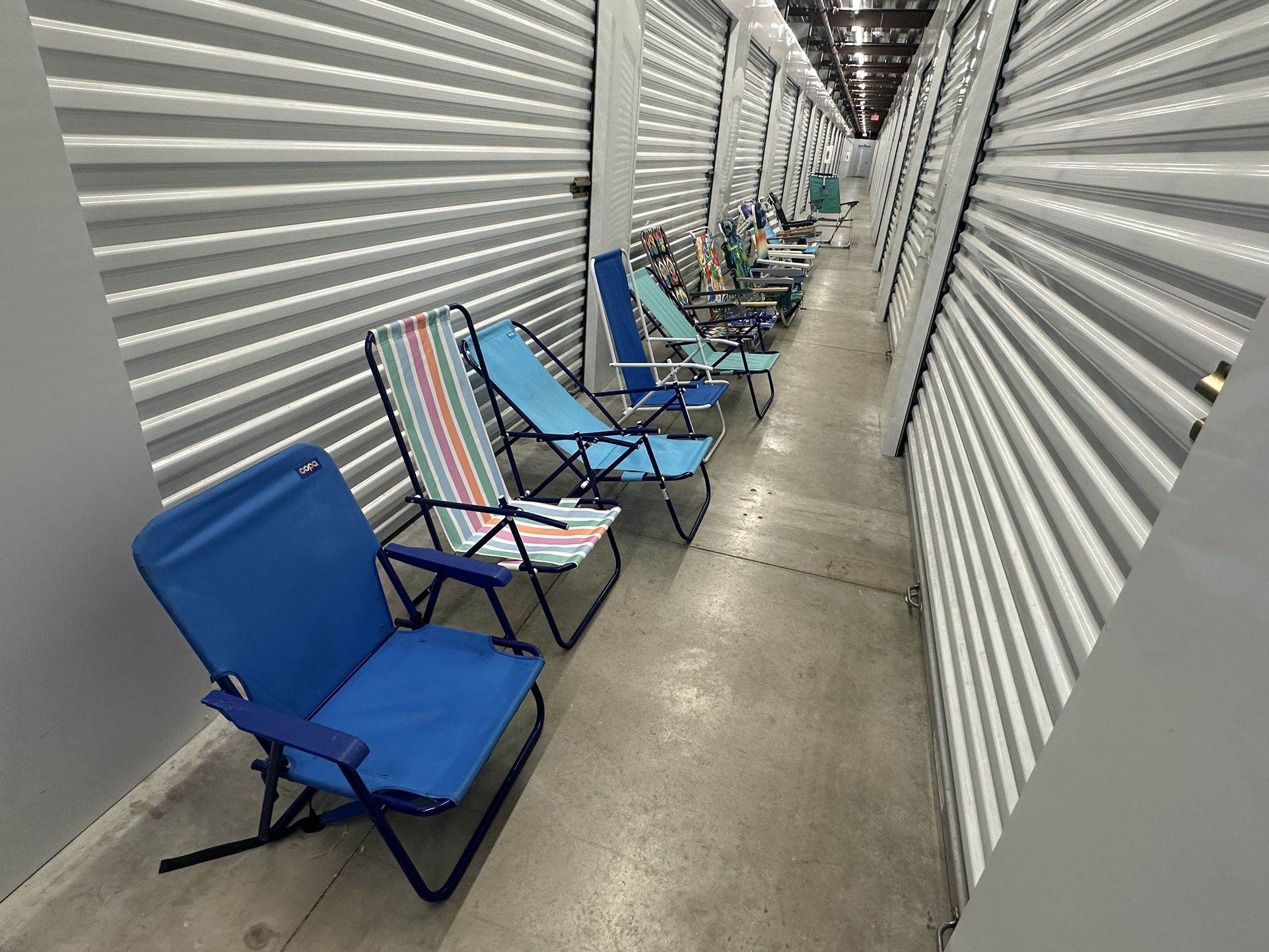 Beach Chairs All Type From Tommy Bahama Rio With Backpack Side Pocket Regular Chair That Can Be Adjusted Backwards Prices Varies Between $15 And $45
