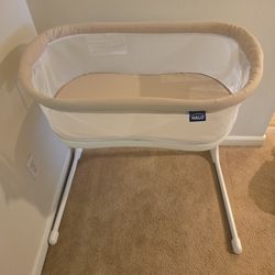 HALO BassiNest Lite baby bassinet with sheets and liners