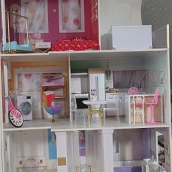 Rainbow High Doll /  Barbie House