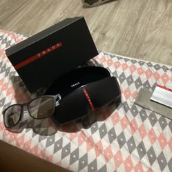 PRADA GLASSES 