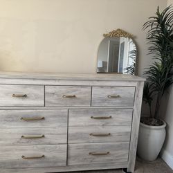Grey/Beige 7 Drawer Dresser