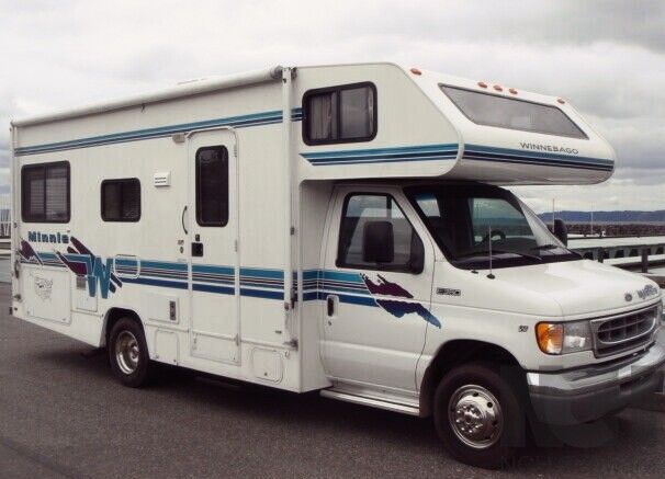 1999 Winnebago Minnie Class C