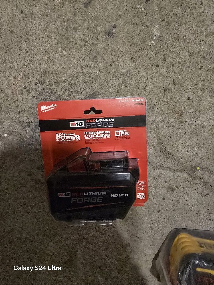 M18 Red Lithium Forge
