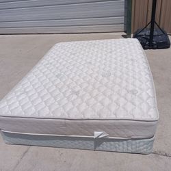 Queen mattress and box spring
