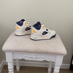 REEBOK Size 12kids/hablo Español