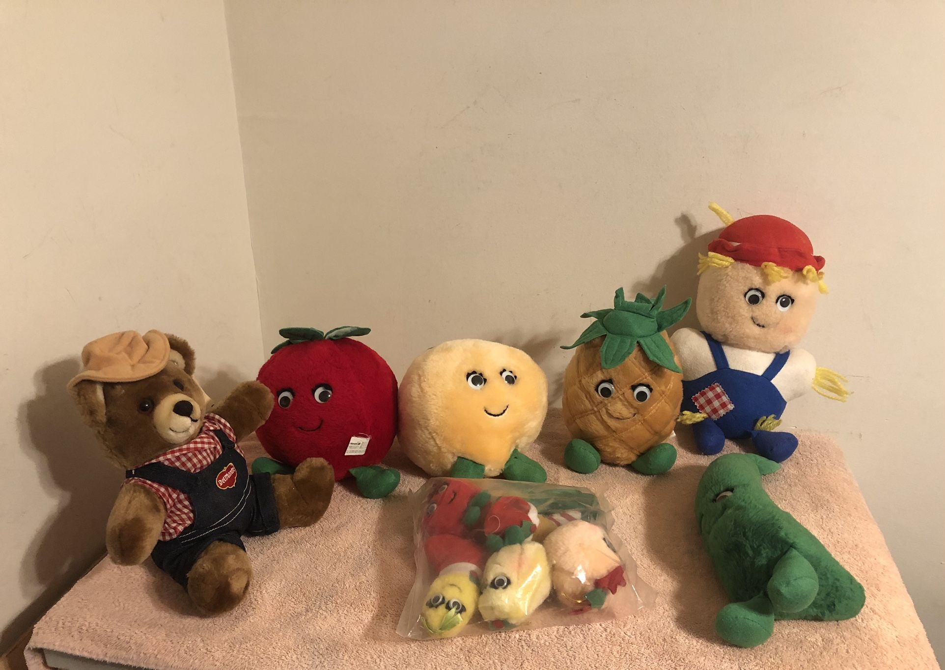 1983 Del Monte Country Yumkin Lot Of 6 Plus Del Monte Country Yumkin Ornaments