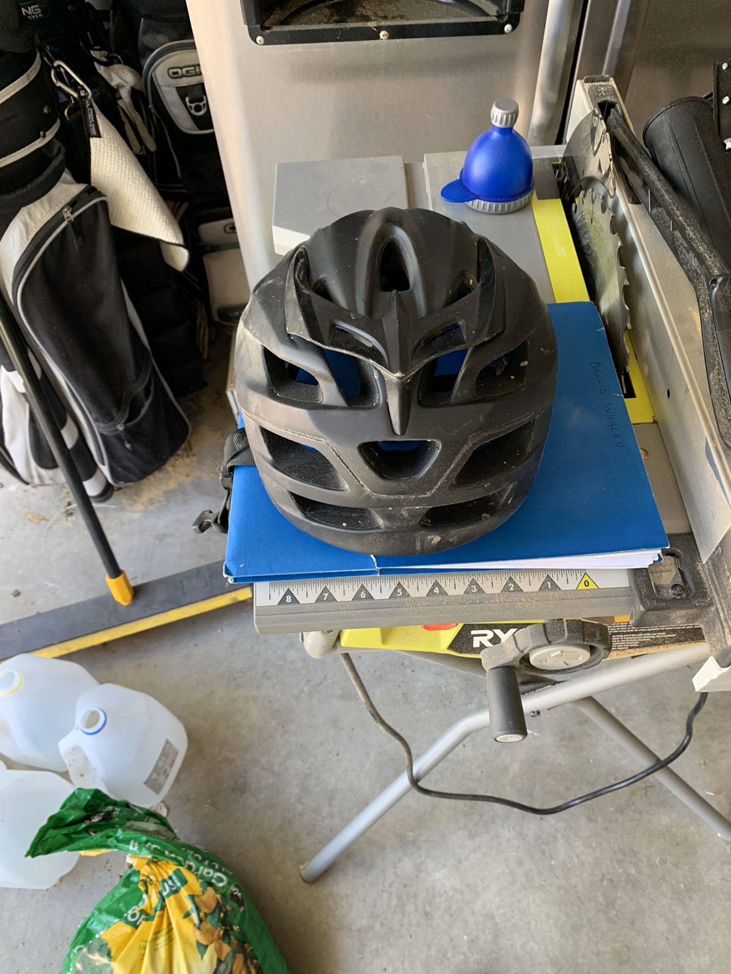 Fox mtn bike helmet.