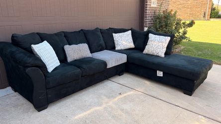 Beautiful Sectional. Used in good condition. Sturdy and very comfortable.