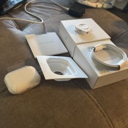 Airpods pro with MagSafeCharging Case